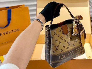 Túi Cầm Tay Louis Vuitton Dây Đeo Chéo Họa Tiết 7 Túi Cầm Tay Louis Vuitton Nâu Phối Vàng