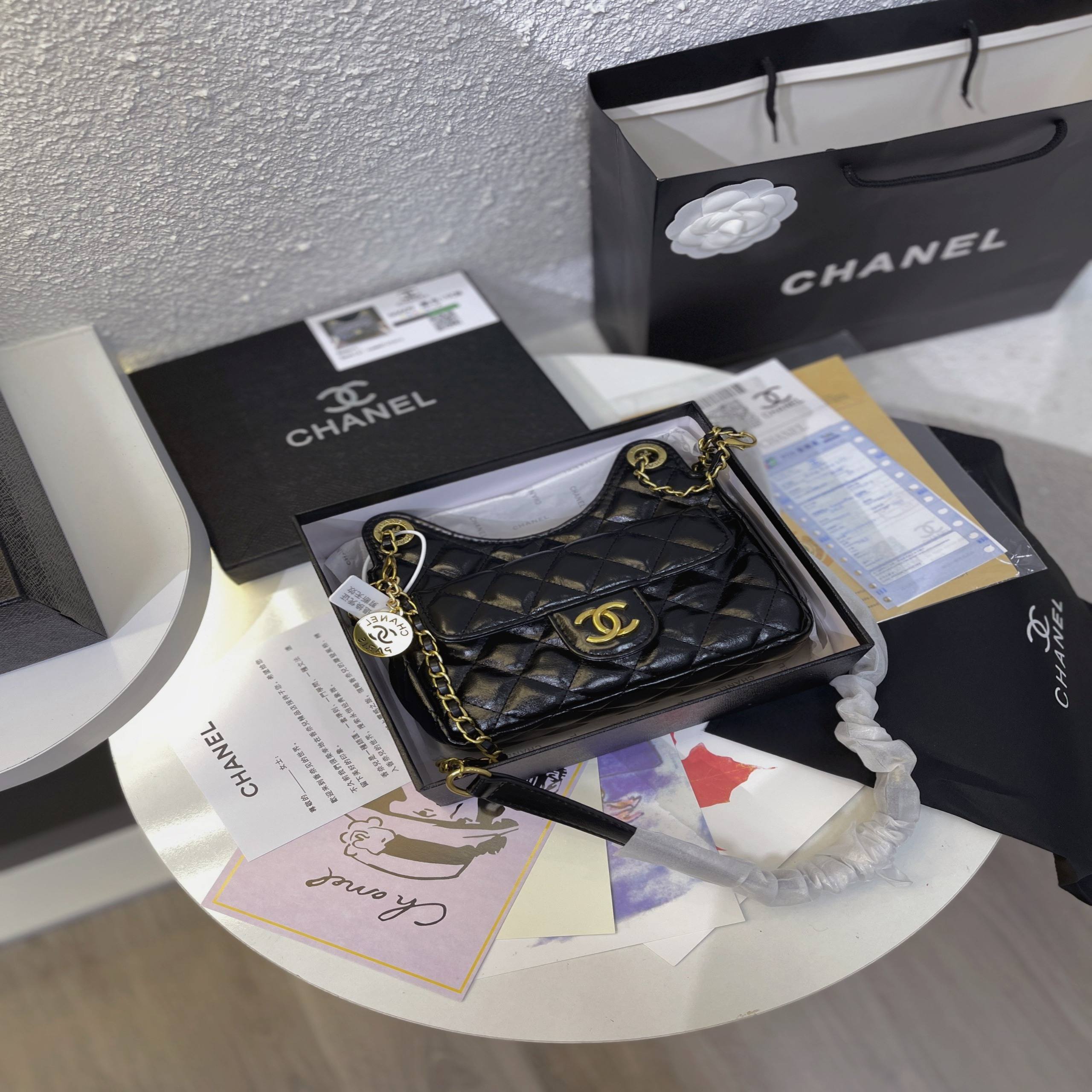 Túi Chanel Small Hobo Bag Gold Black AS3710-B09746-94305 6 Túi Chanel Runway Small Hobo Bag Shiny Calfskin Đen