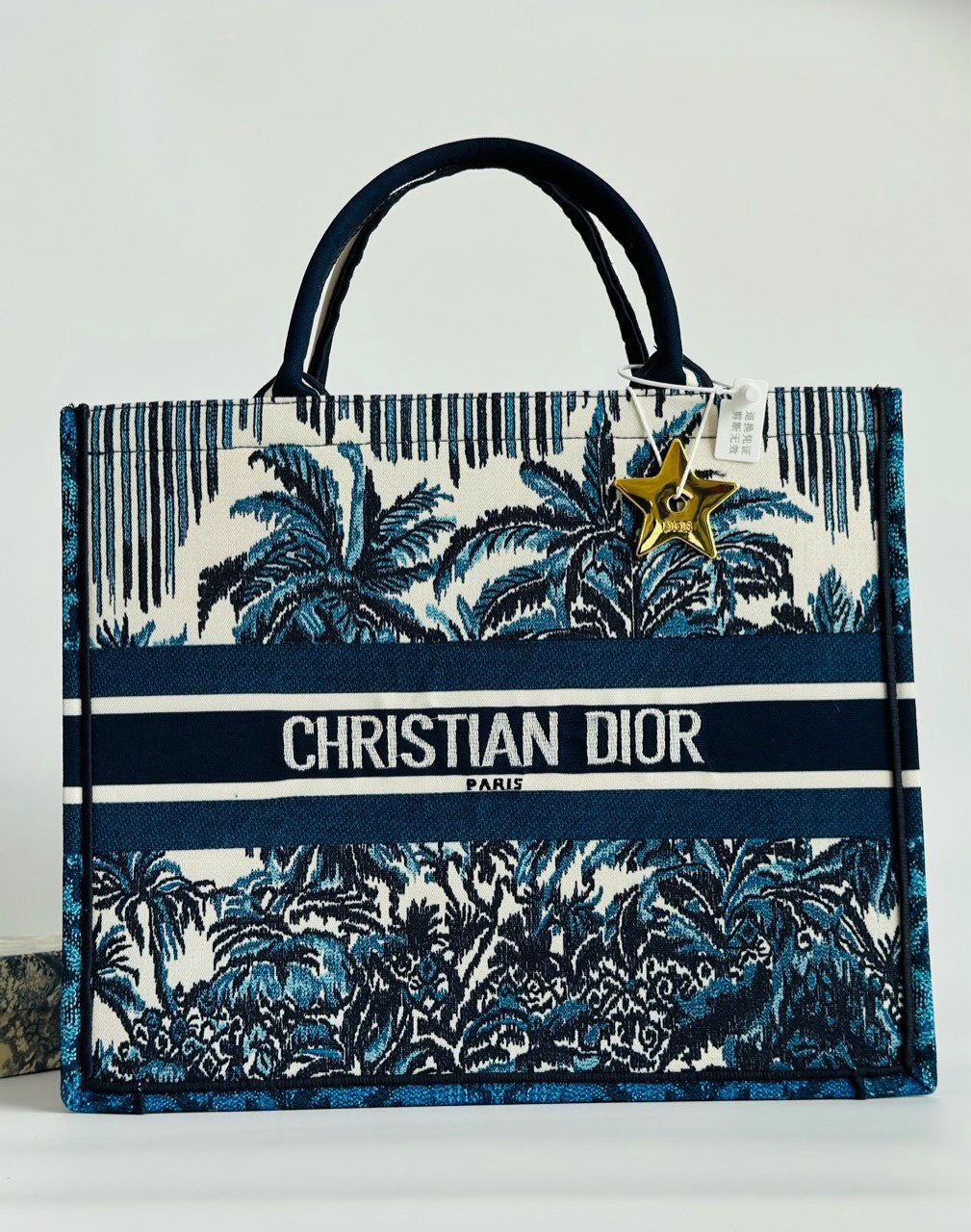 Túi Dior Book Large Tote Multicolor Họa Tiết 9 Túi Dior Book Tot Blue Dior Palms Embroidery Xanh Dương