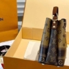 Túi Louis Vuitton Họa tiết Vàng phối Nâu Sang trọng