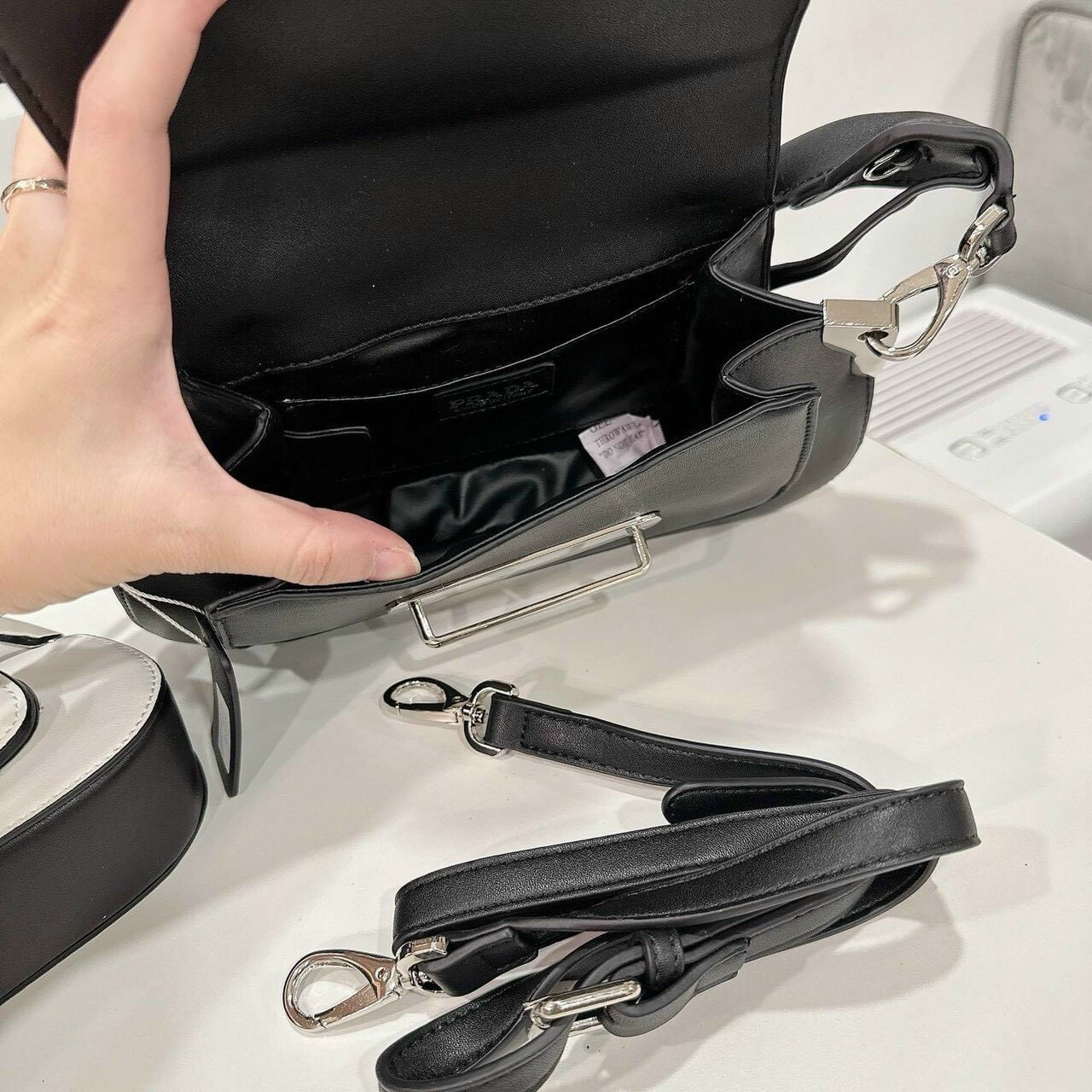 Túi Prada Black White Sidonie Belt Bag Trắng Đen 6 Túi Prada Sidonie Belt Bag Black