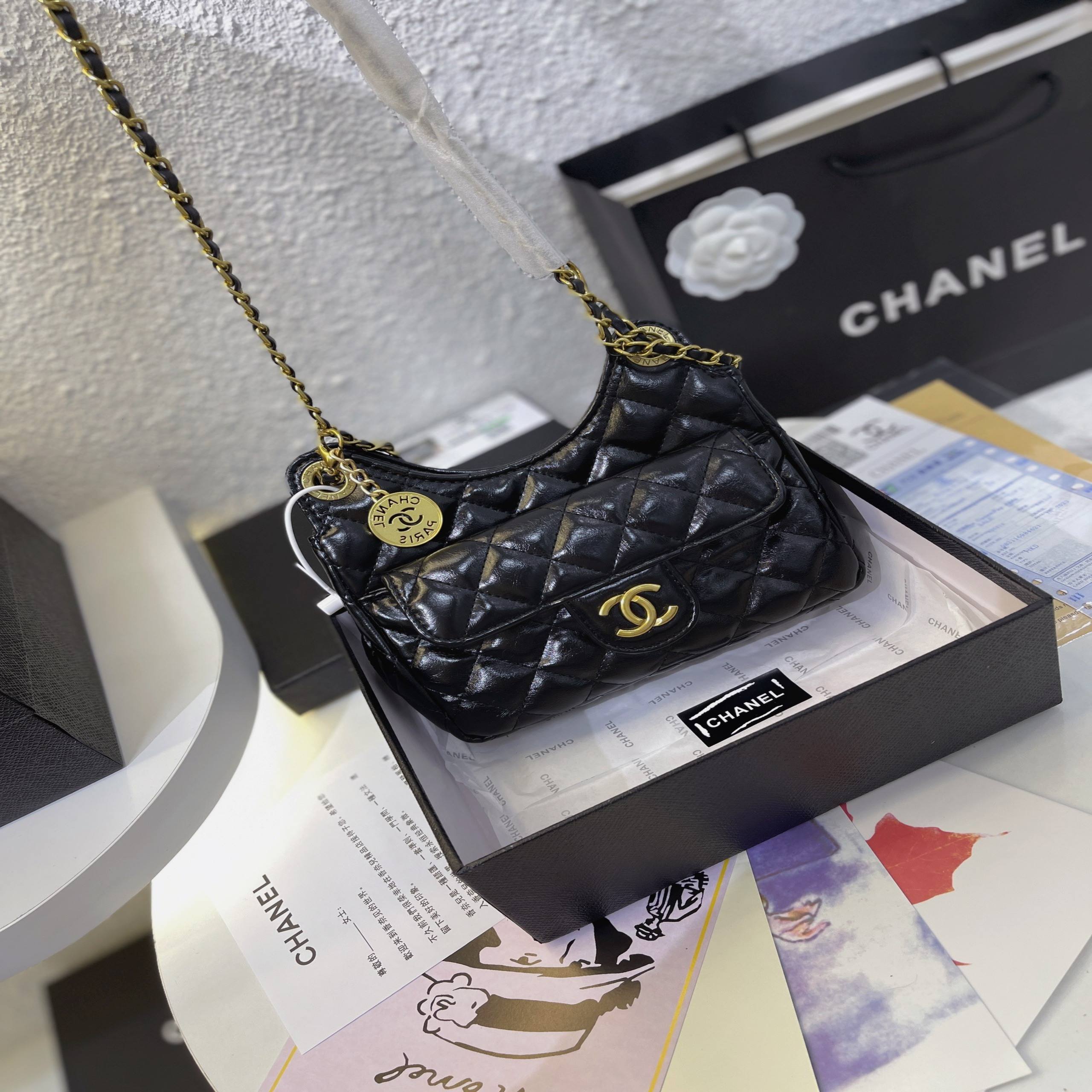 Túi Chanel Small Hobo Bag Gold Black AS3710-B09746-94305 5 Túi xách Chanel Hobo Đen Xích vàng