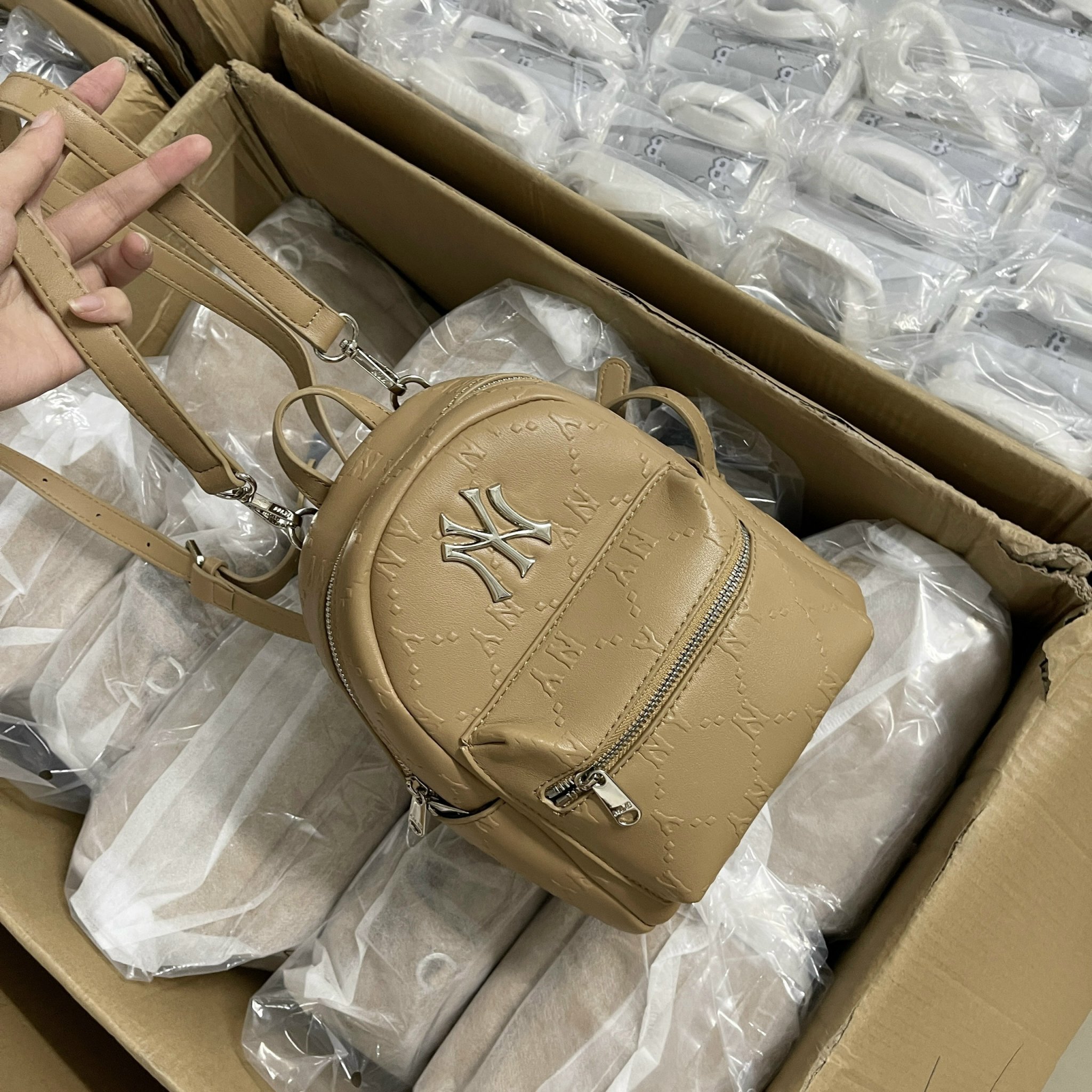 Balo MLB Monogram Diamond Backpack NY Yankees 9 Balo MLB Monogram Diamond Backpack NY Cream