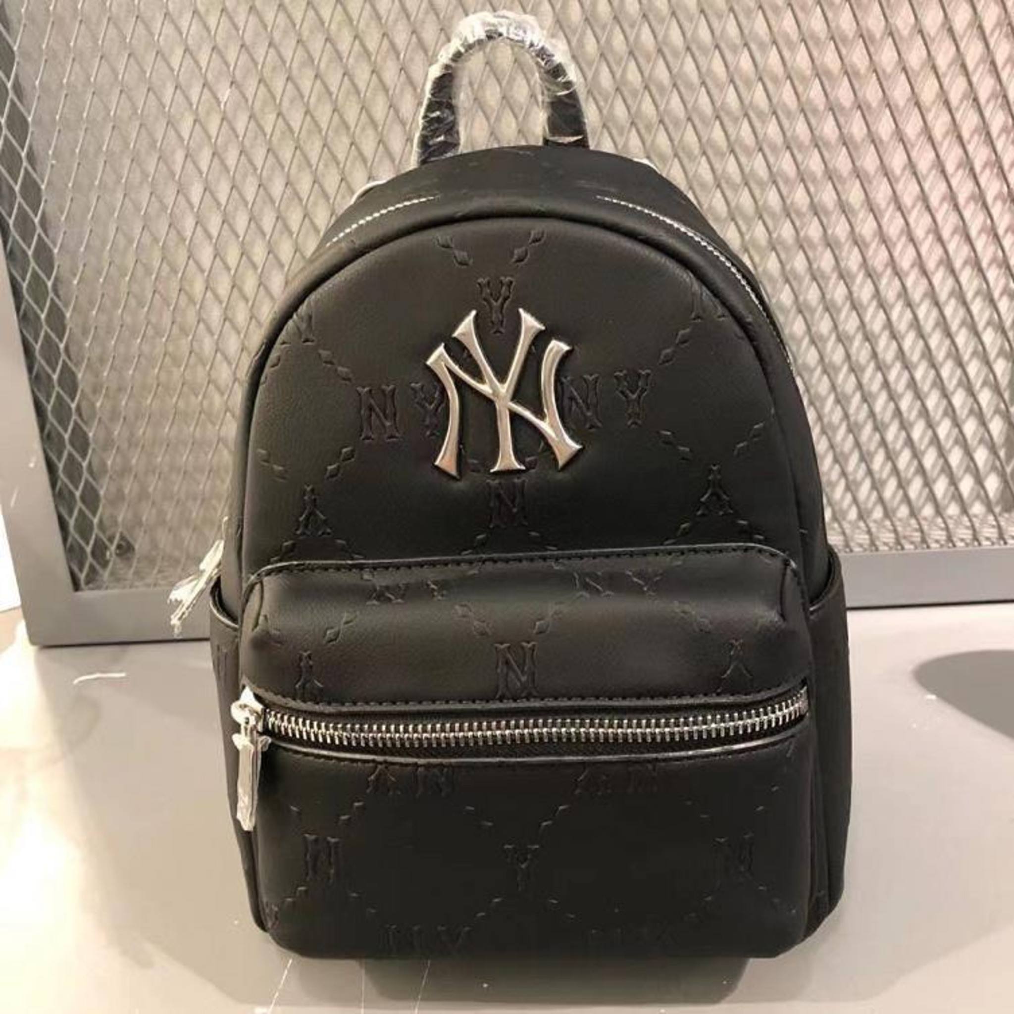 Balo MLB Monogram Diamond Backpack NY Yankees 5 Balo MLB Monogram Diamond Backpack NY Yankees Black
