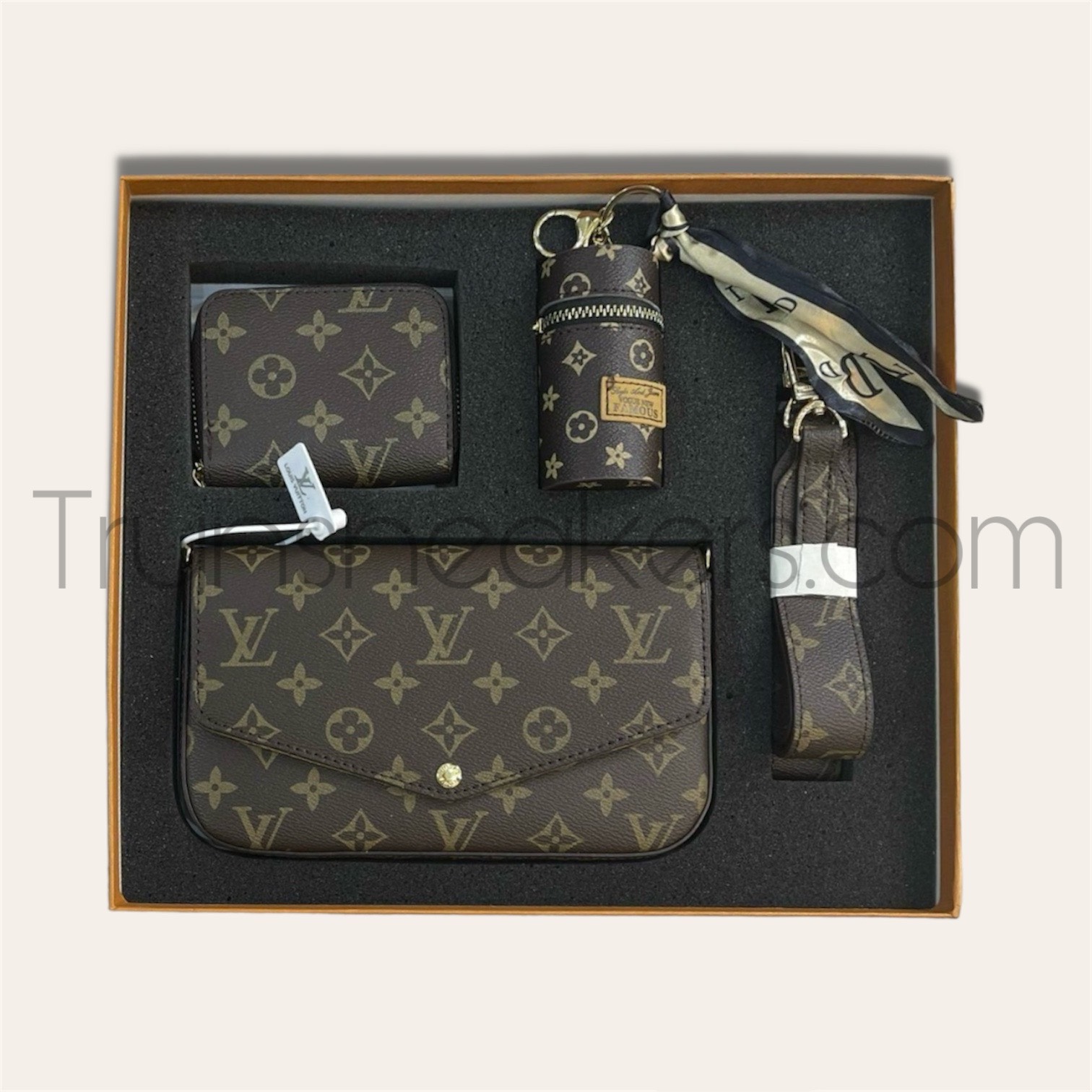 Hộp Quà Combo 3 Món Louis Vuitton Túi Ví Móc Khóa 1 Hộp Quà Combo 3 Món Louis Vuitton Túi Ví Móc Khóa