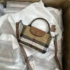 Túi Burberry Olympia Shoulder Chữ Nhật Quai Tròn 11 Túi Burberry Dáng Chữ Nhật Quai Tròn