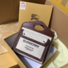 Túi Burberry Horseferry Pocket Handle Bag Size 23 8 tui burberry pocket handle bag size 23