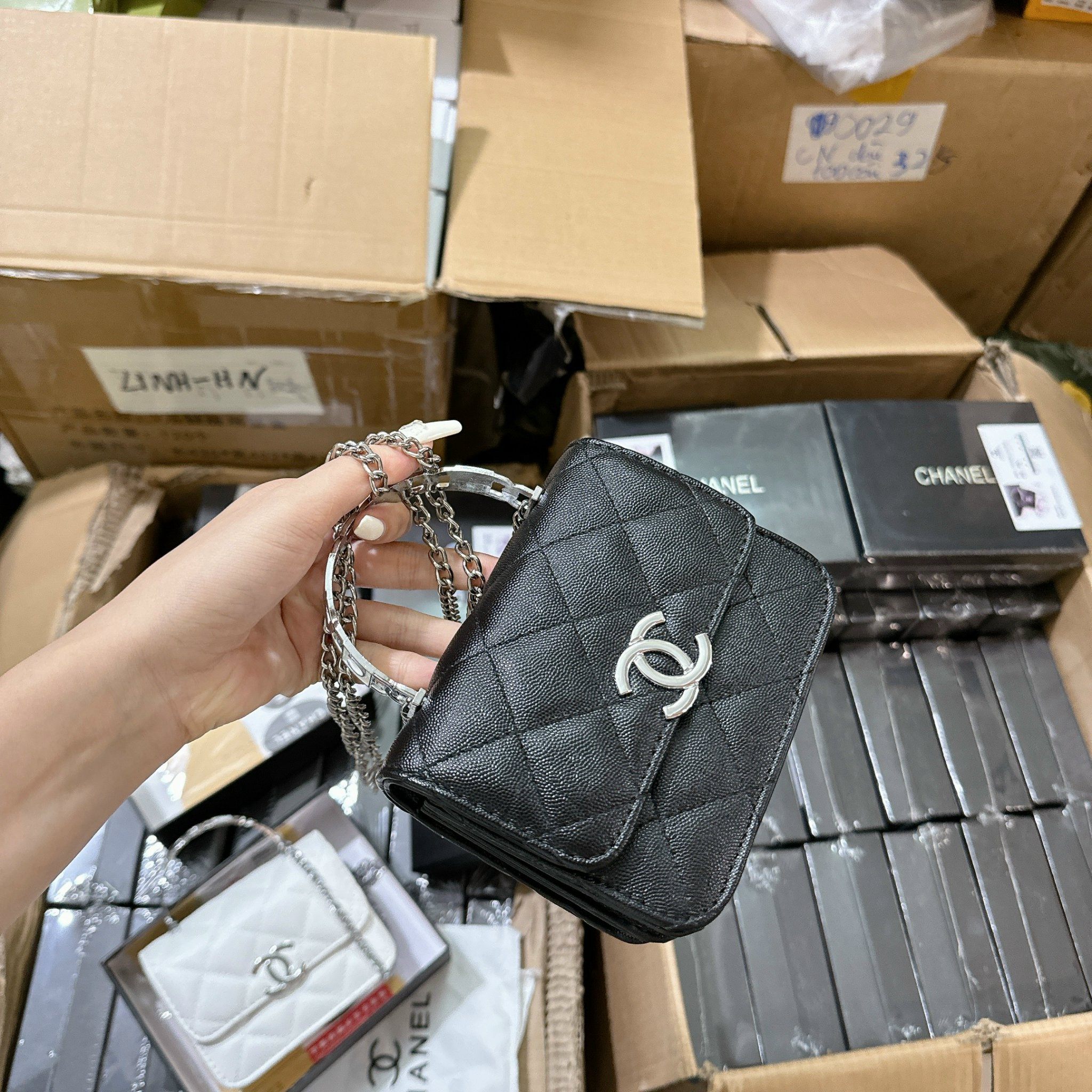 Túi Chanel Coco Mini Size 16cm Enamel Top Handle 7 Túi Chanel Coco Mini Màu Đen Khóa Bạc