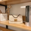 Túi Charles & Keith CNK Croc Chain Crossbody Bag 7 Túi Charles & Keith CNK Croc Effect Chain Strap Crossbody Bag Trắng