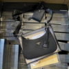 Túi Da Prada 1TT122 Mini Hobo Bag Trắng Đen Kem 6 tui da prada mini hobo bag mau den