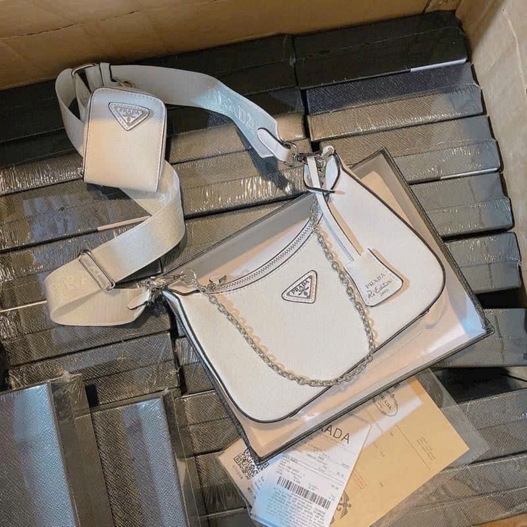 Túi Da Prada 1TT122 Mini Hobo Bag Trắng Đen Kem 4 tui da prada mini hobo bag mau trang