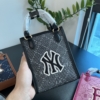Túi MLB Classic Monogram New York Yankees Bag 19 Túi Đeo Chéo MLB Classic Monogram Jacquard New York Yankees Bag 7ACRMD93N-50KBS Màu Đen