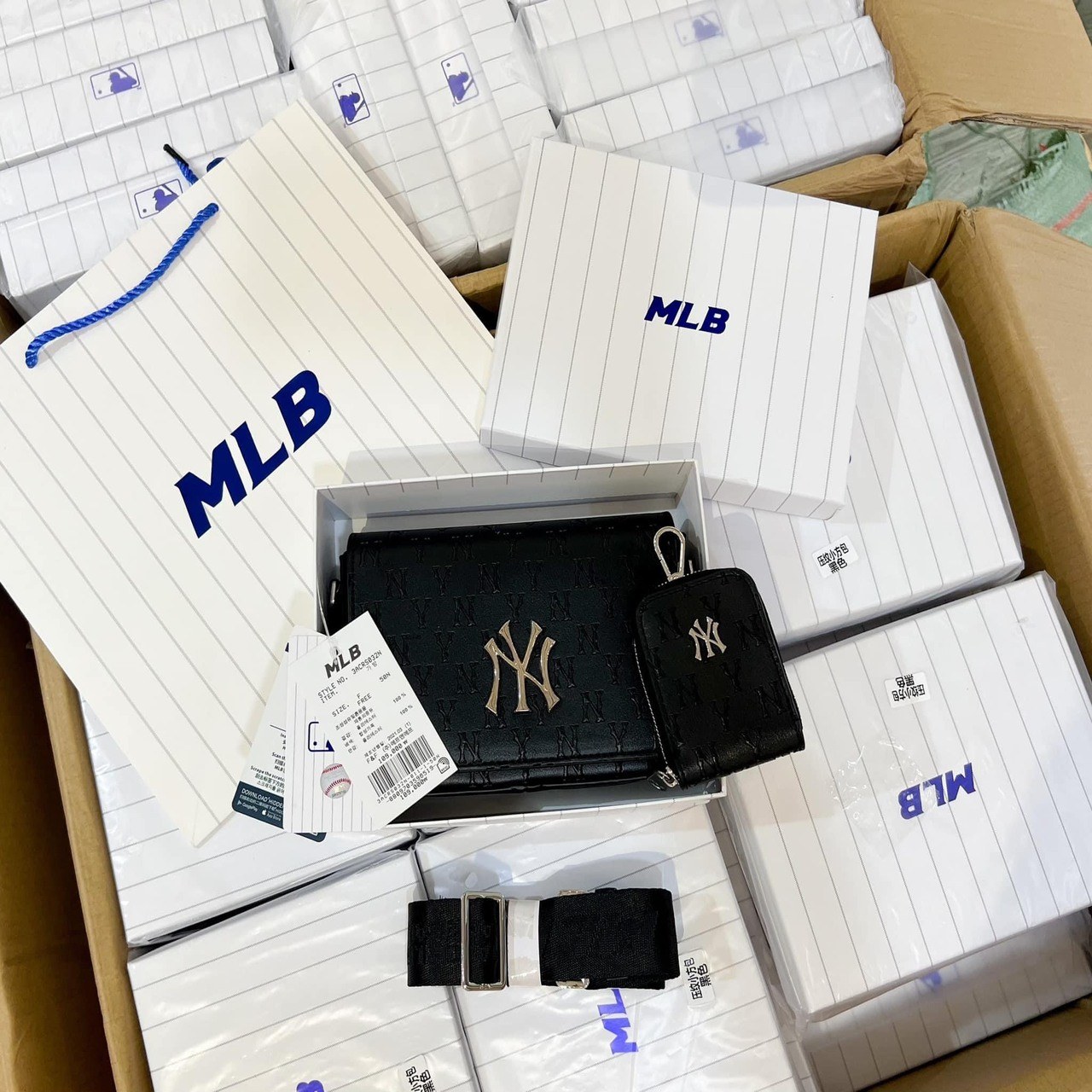 Túi Đeo Chéo MLB Monogram Hoodie Bag NY Yankees Đen