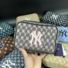 Túi Đeo Chéo MLB Monogram Jacquard Crossbag New York 23 Túi Đeo Chéo MLB Monogram Jacquard Crossbag New York Xám Trắng
