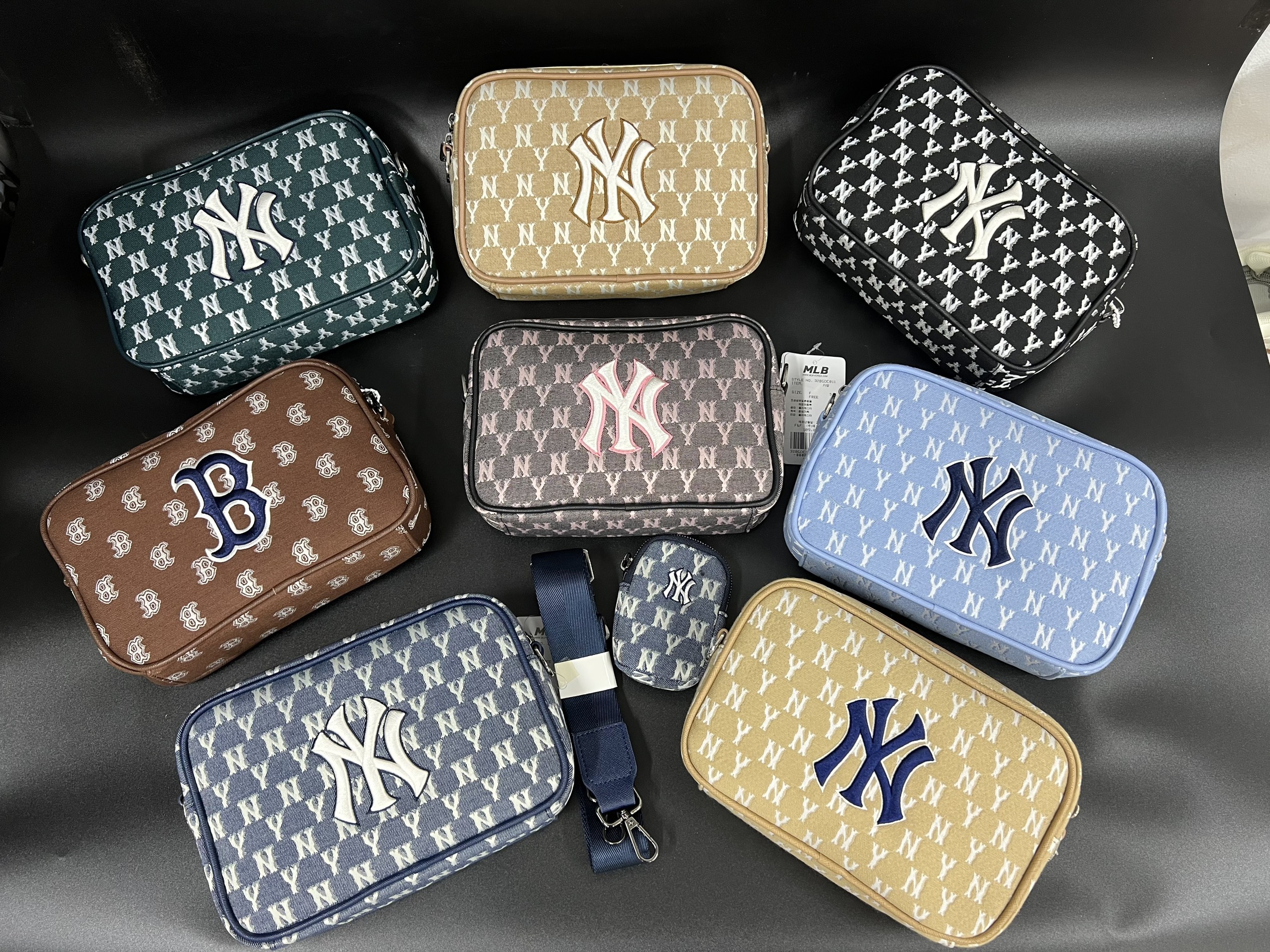 Túi Đeo Chéo MLB Monogram Jacquard Crossbag New York 2 Túi Đeo Chéo MLB Monogram Jacquard Crossbag NY