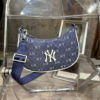 Túi Đeo Vai MLB Hobo Diamond Monogram Denim 14 tui deo vai mlb diamond monogram jacquard denim hobo new york yankees 3abqs023n 50nyd mau xanh dam scaled 1