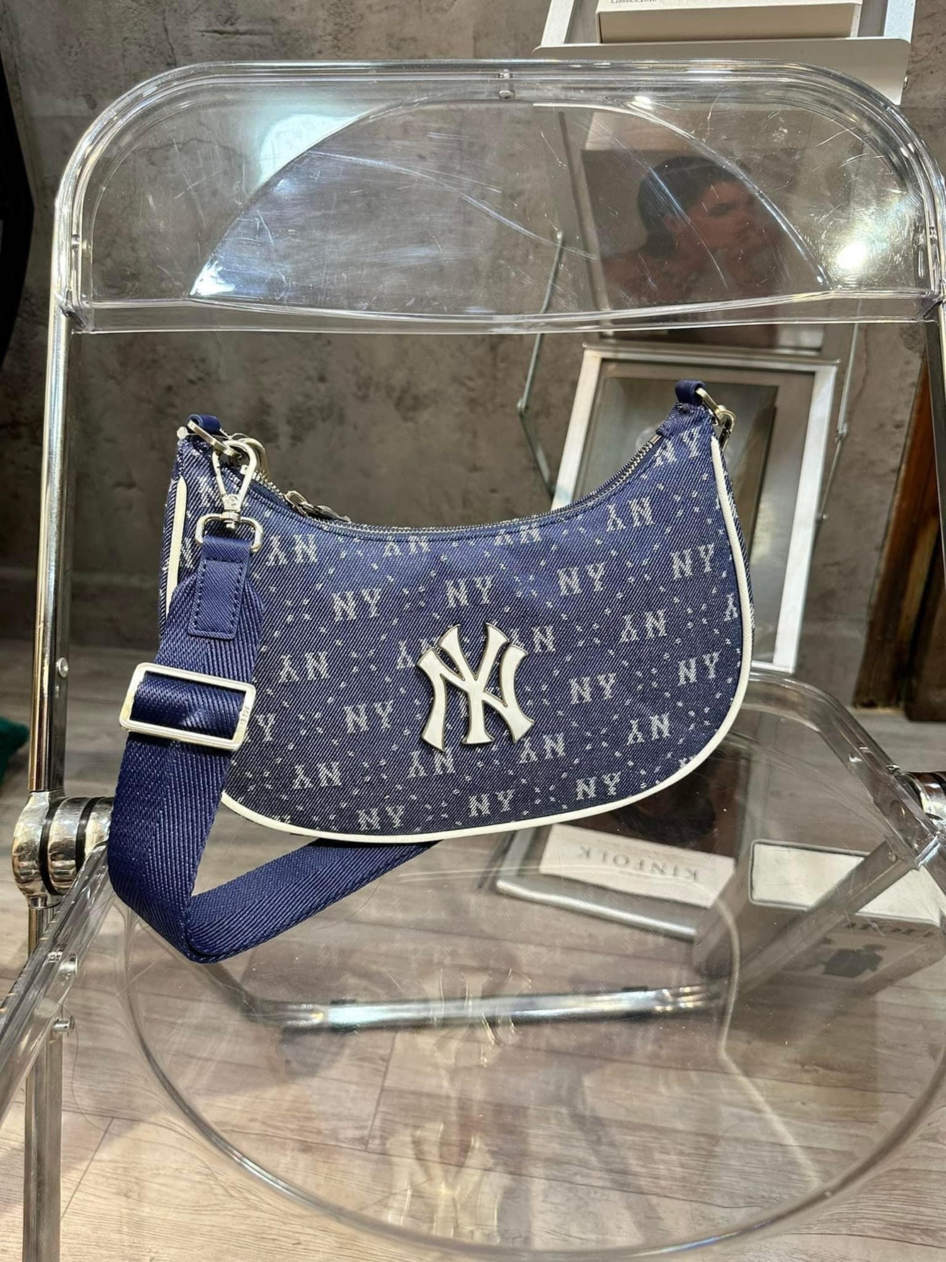 Túi Đeo Vai MLB Hobo Diamond Monogram Denim 5 tui deo vai mlb diamond monogram jacquard denim hobo new york yankees 3abqs023n 50nyd mau xanh dam scaled 1
