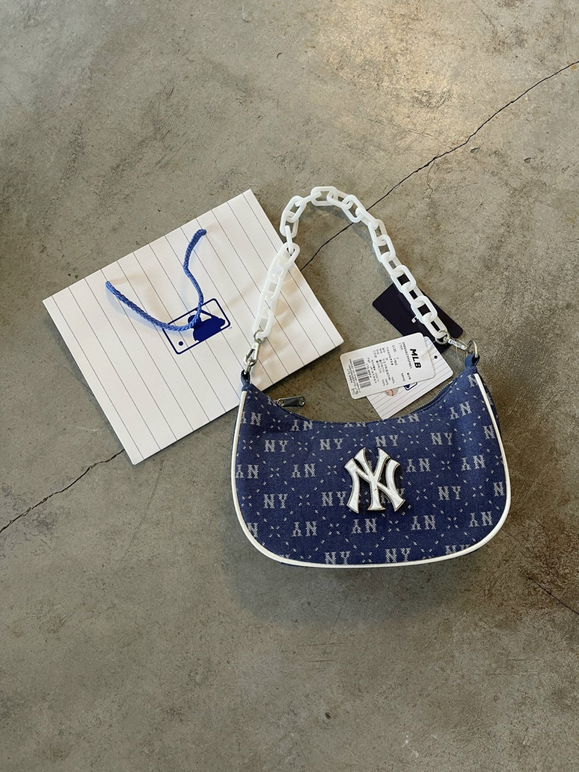 Túi Đeo Vai MLB Hobo Diamond Monogram Denim 6 tui deo vai mlb diamond monogram jacquard denim mau xanh dam scaled 1