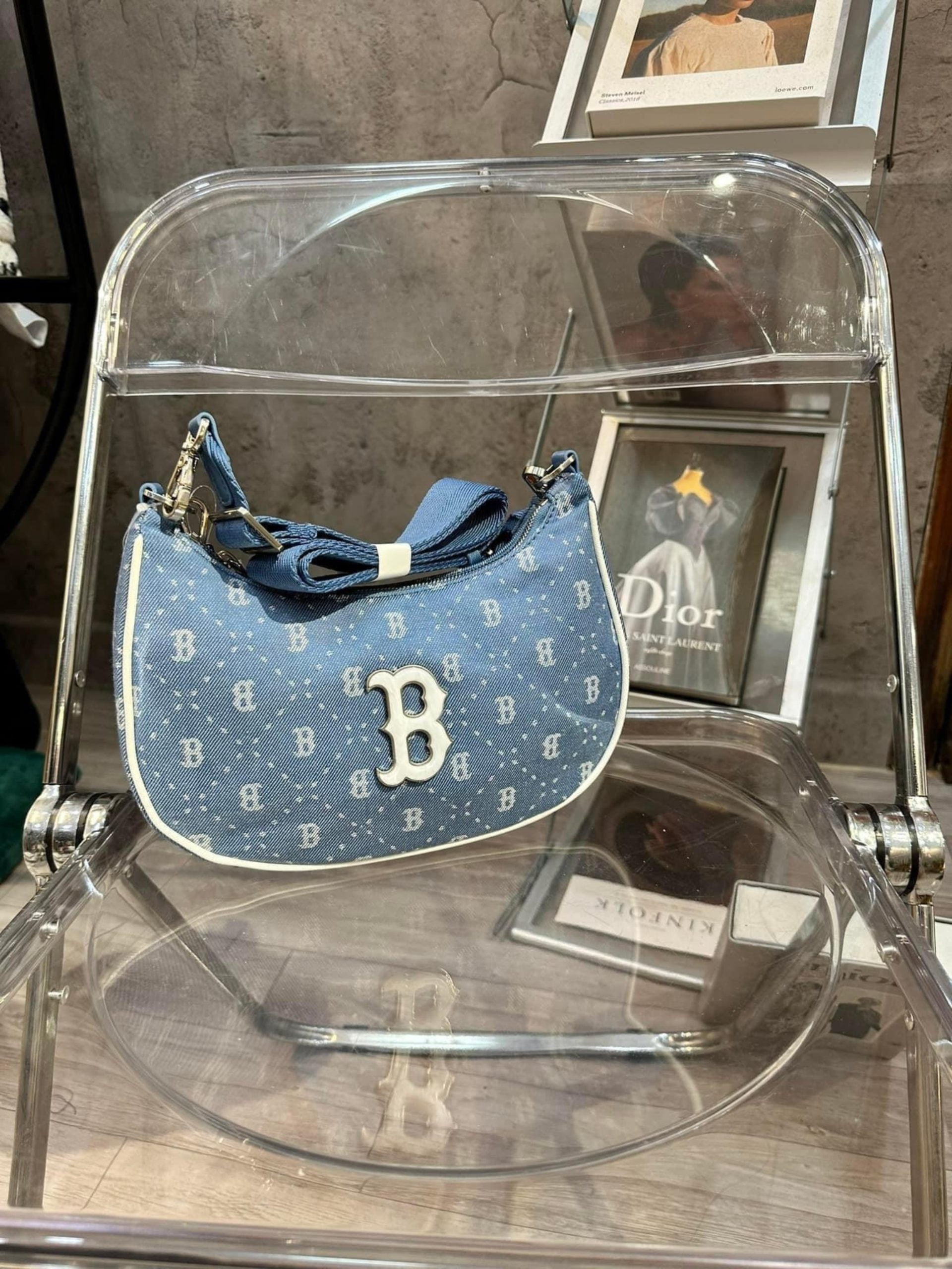 Túi Đeo Vai MLB Hobo Diamond Monogram Denim 7 tui deo vai mlb hobo diamond monogram denim boston red sox 3abqs023n 43sbl mau xanh nhat scaled 1