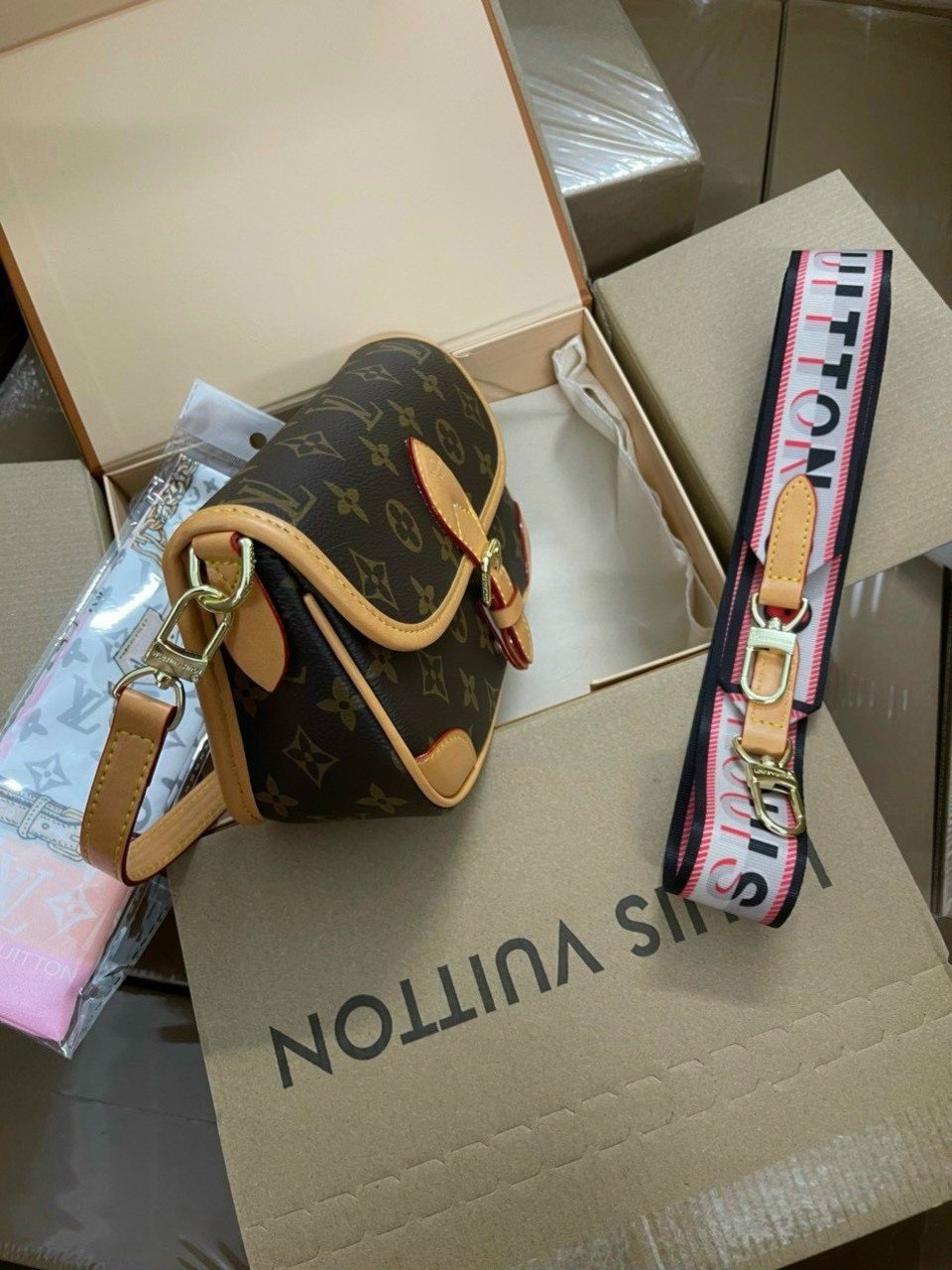 Túi Louis Vuitton LV Diane Bag Brown M46049 4 Túi Louis Vuitton Diane Bag Brown