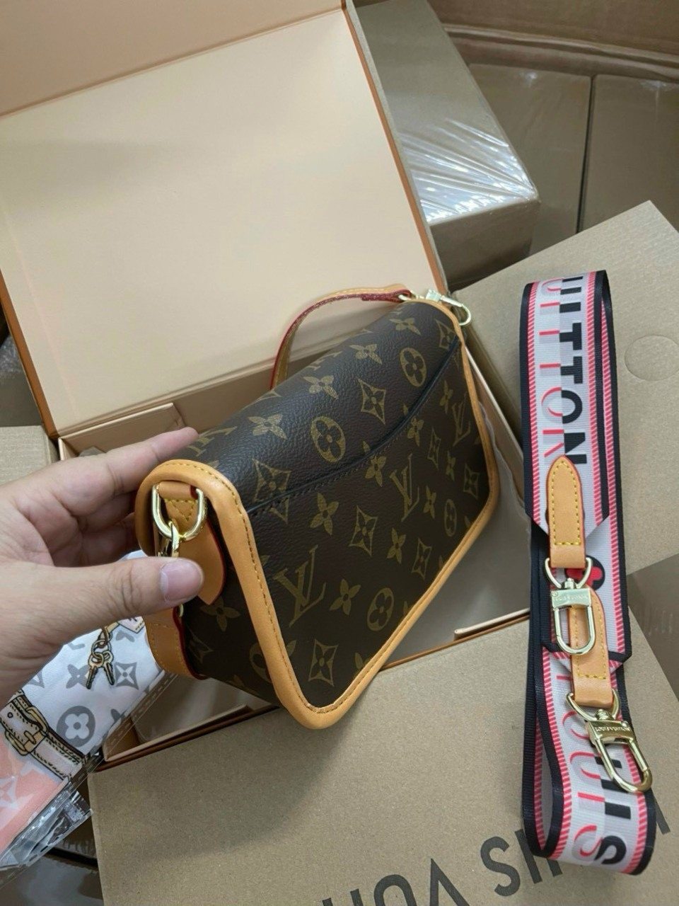 Túi Louis Vuitton LV Diane Bag Brown M46049 6 Túi Louis Vuitton Diane Nâu