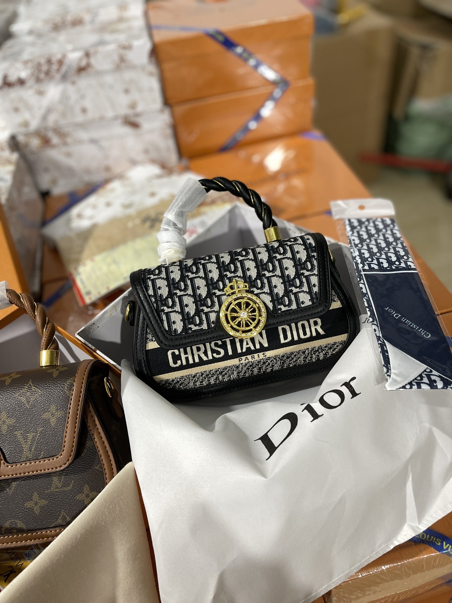Túi Louis Vuitton Brown Black Monogram Vương Miện 6 Túi LV Nâu Dáng Tròn Bầu