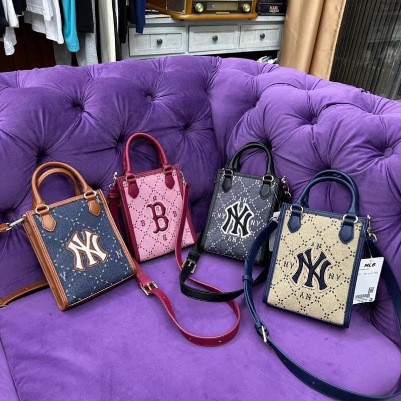 Túi MLB Classic Monogram New York Yankees Bag 2 tui mlb classic monogram new york yankees