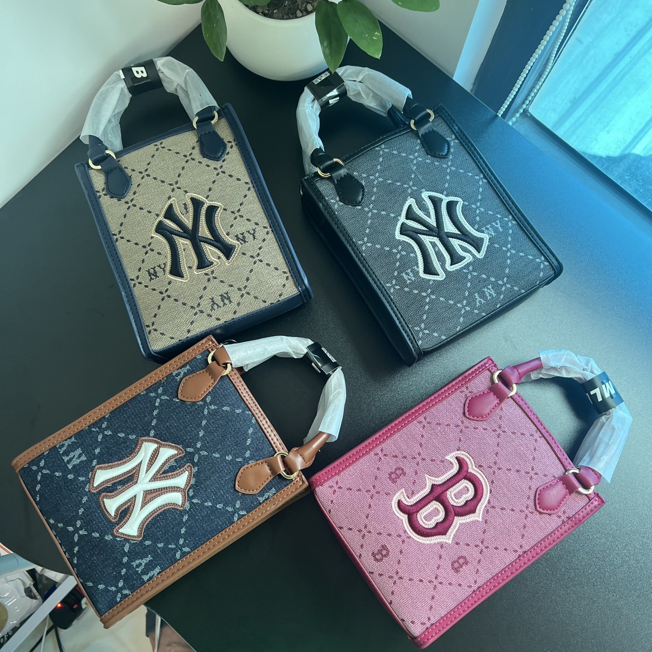 Túi MLB Classic Monogram New York Yankees Bag 3 tui mlb classic monogram