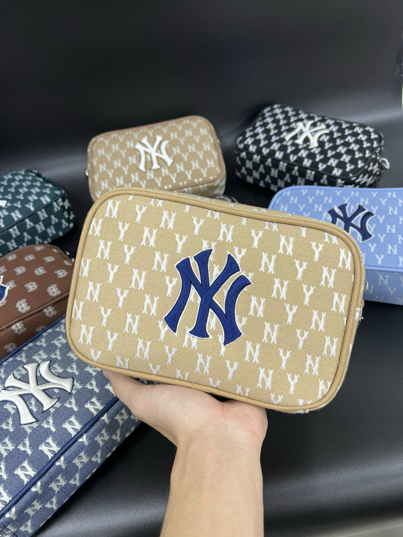 Túi Đeo Chéo MLB Monogram Jacquard Crossbag New York 7 Túi MLB Cross Bag Monogram Jacquard Beige Navy