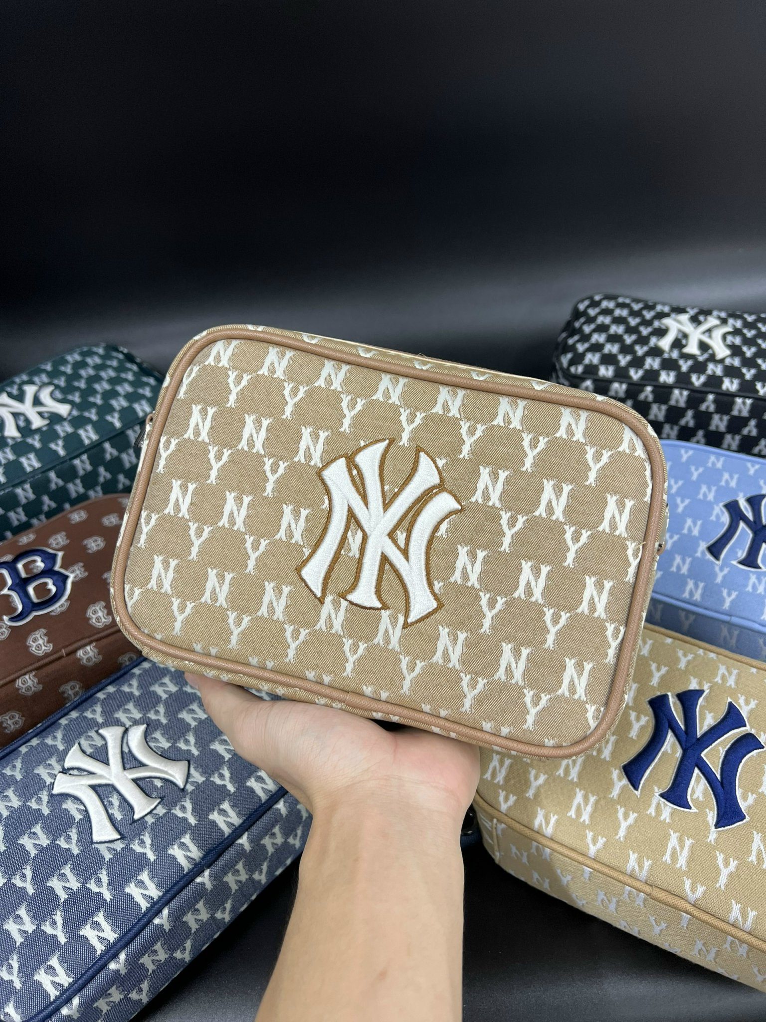 Túi Đeo Chéo MLB Monogram Jacquard Crossbag New York 6 Túi MLB Cross Bag Monogram Jacquard Beige White