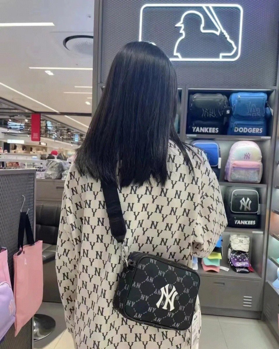 Túi MLB Diamond Monogram Camera New York Yankees 3 Túi MLB Diamond Monogram NY Cream