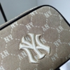 Túi MLB Diamond Monogram Camera New York Yankees 21 Túi MLB Diamond Monogram NY màu Kem