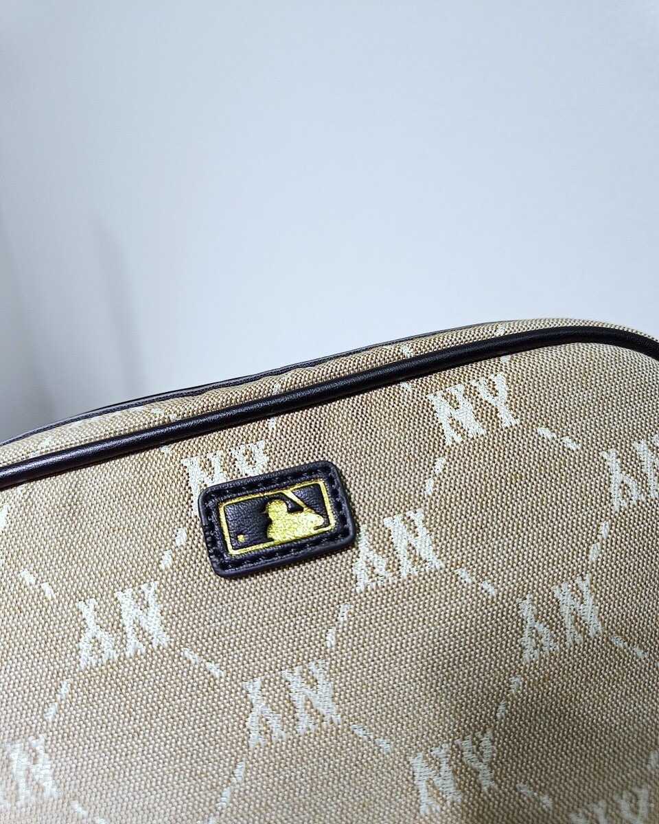 Túi MLB Diamond Monogram Camera New York Yankees 11 Túi MLB Diamond Monogram NY Nâu
