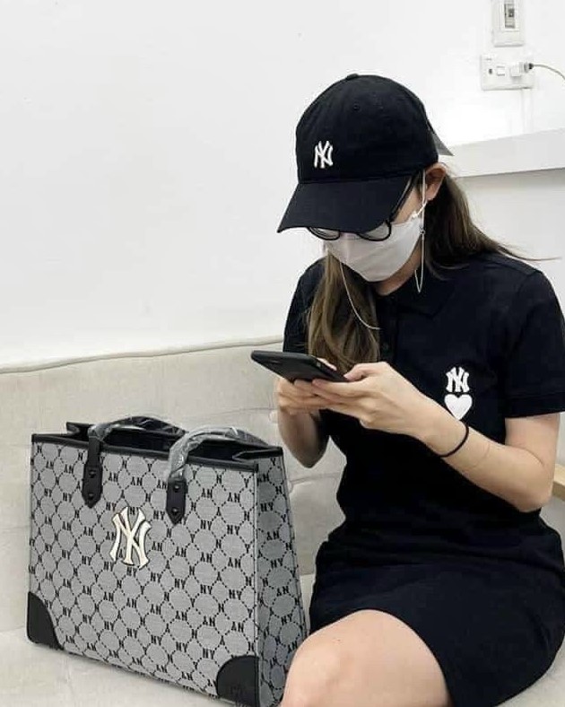 Túi MLB Big Diamond Monogram Jacquard Large Tote Bag 6 Túi MLB Mono Diamond Jacquard Tote Bag New York Yankees Grey