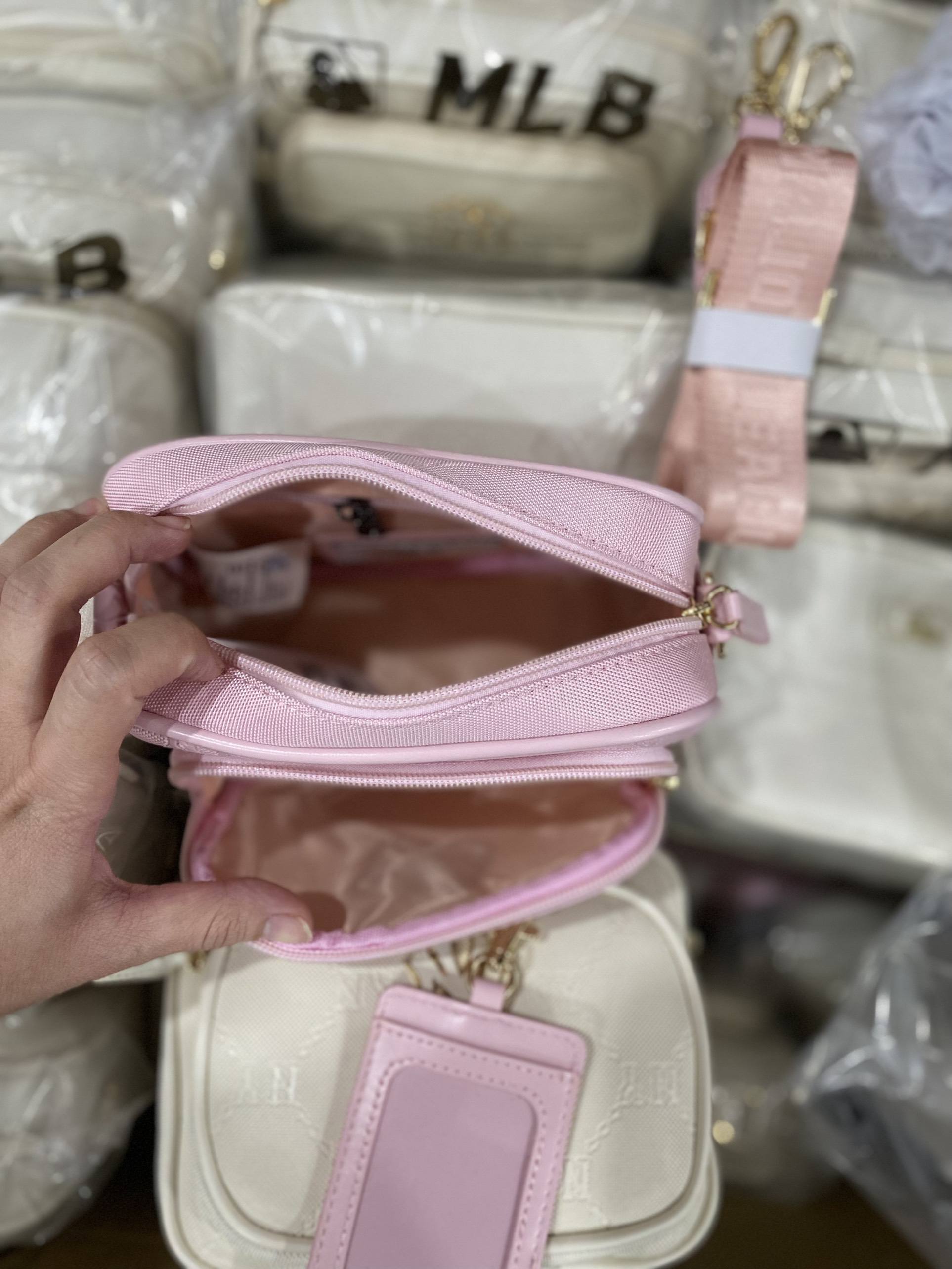 Túi đeo chéo 2 Ngăn MLB New York Yankees 7ACRMD04N-50PKM 12 Túi Mlb Monogram NY Yankees Hồng