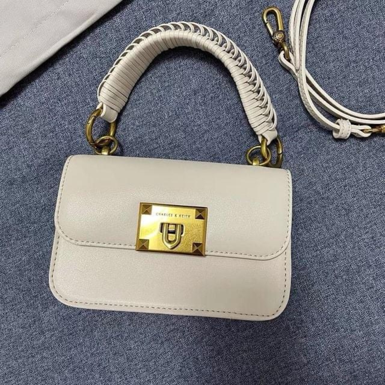 Túi xách tay CK hình chữ nhật Metallic Turn Lock 9 Túi xách tay CK Metallic Turn Lock White