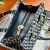 Túi Xách Tay Đeo Dior Họa Tiết Size 19 Xám Đen 9 tui xach tay deo cheo dior den