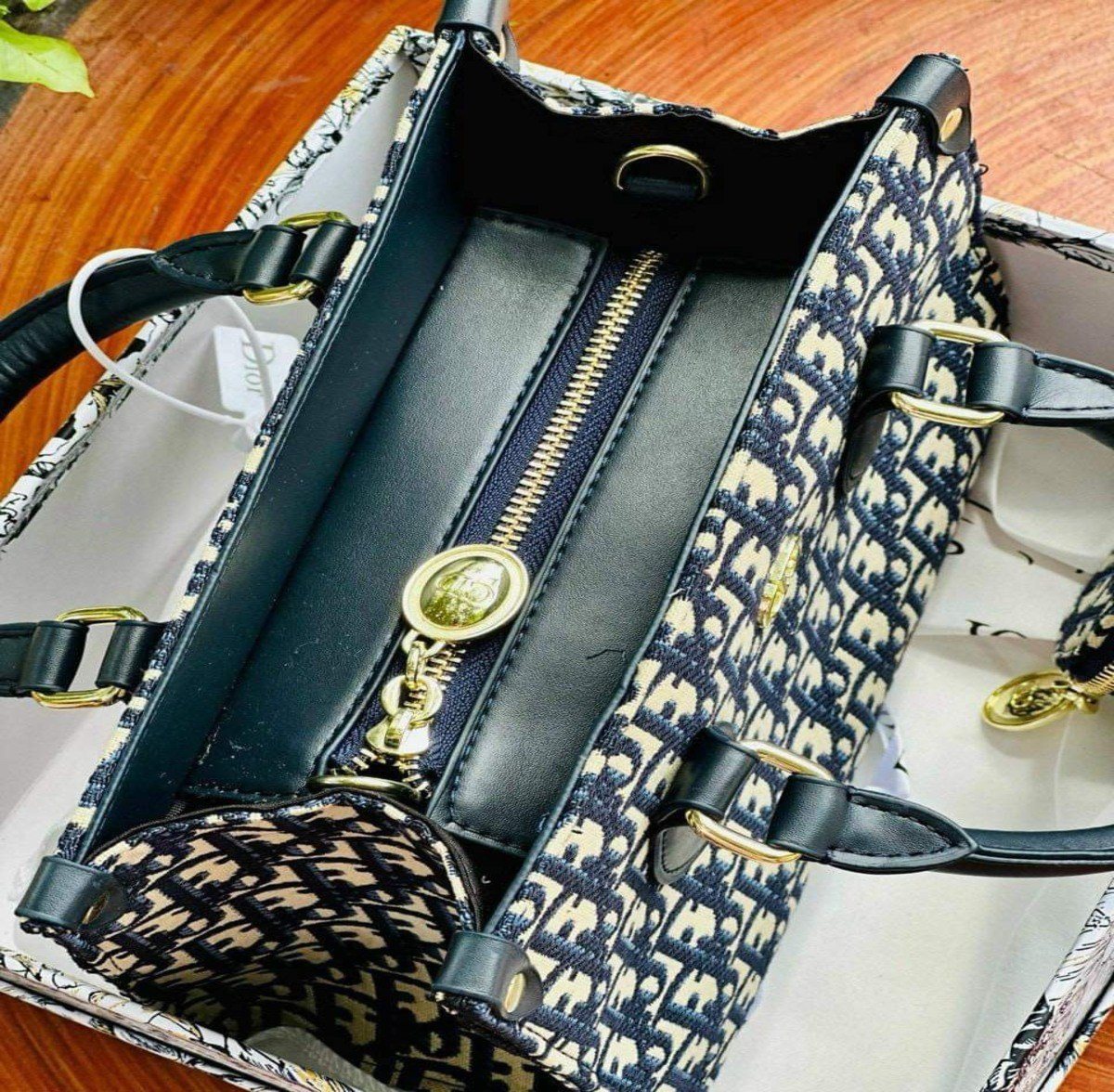 Túi Xách Tay Đeo Dior Họa Tiết Size 19 Xám Đen 5 tui xach tay deo cheo dior den