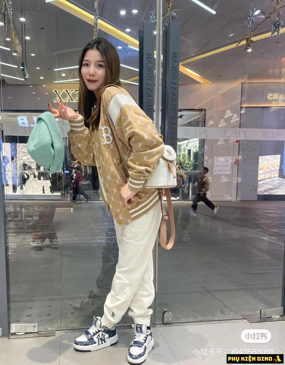 Balo MLB Mini Monogram Jacquard New York Yankees 3 Hình mẫu Balo MLB Mini Monogram Jacquard NY Yankees