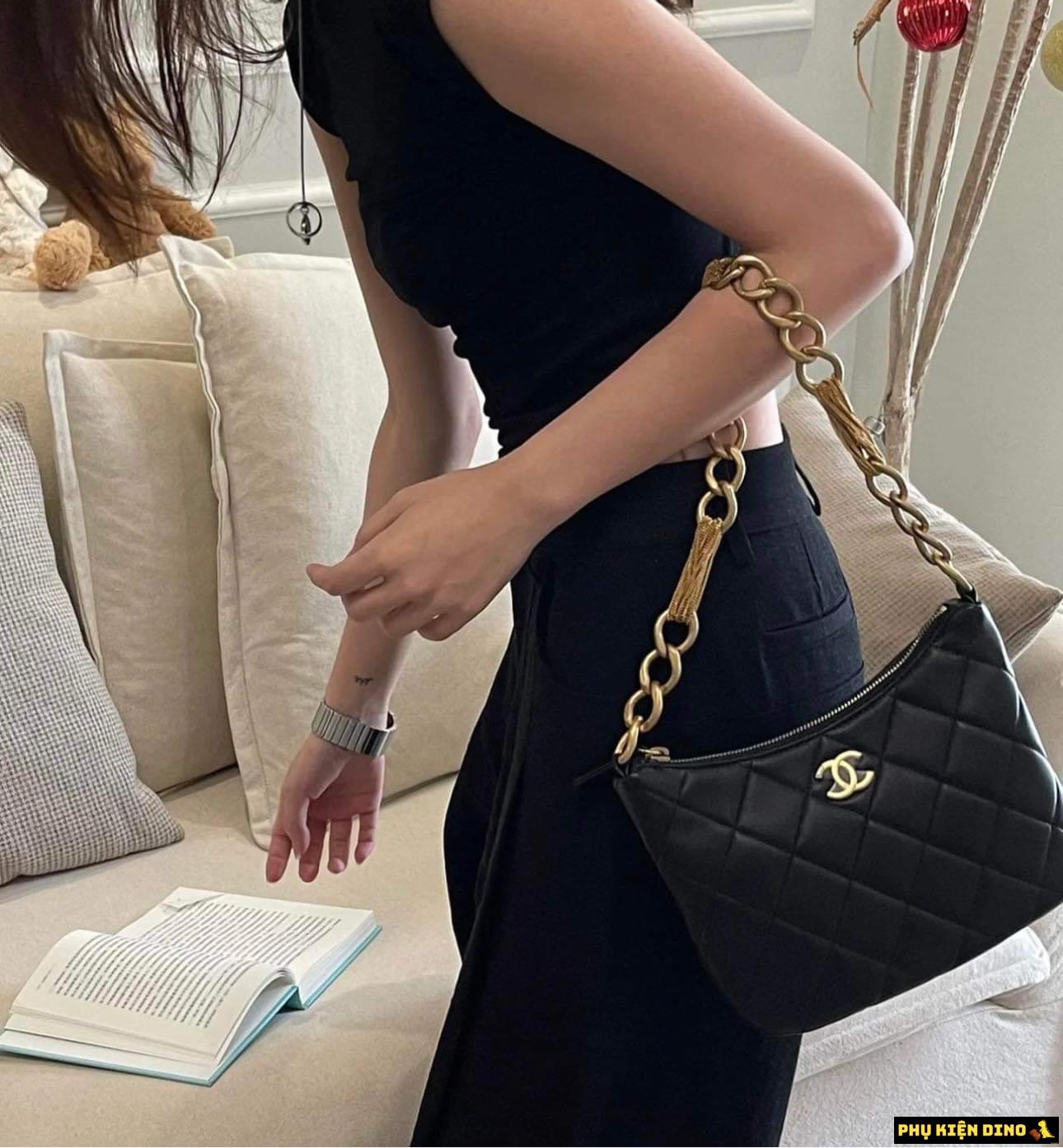 Túi Chanel 23A Hobo Bag Black White Lambskin 2 Túi Chanel 23A Hobo Bag Black