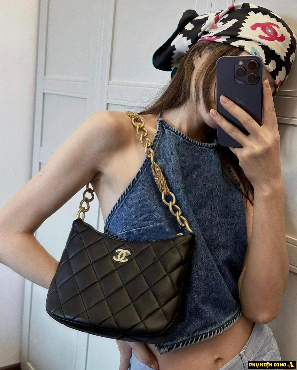 Túi Chanel 23A Hobo Bag Black White Lambskin 4 Túi Chanel 23A Hobo Bag Lambskin màu Đen