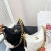 Túi Chanel 23A Hobo Bag Black White Lambskin 12 Túi Chanel 23A Hobo Bag Lambskin Trắng Đen
