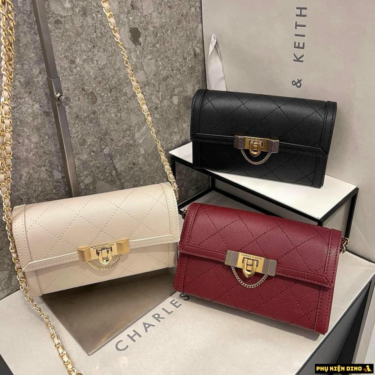 Túi Charles & Keith CNK Tallulah Quilted Lock Clutch 3 Túi Charles & Keith CNK Tallulah Quilted Lock Clutch Đen Trắng Đỏ