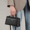 Túi Cốp Xách Tay Đeo Chéo Tặng Kèm Khăn Móc Khóa 26 Túi Dáng Hộp Size 20 Black