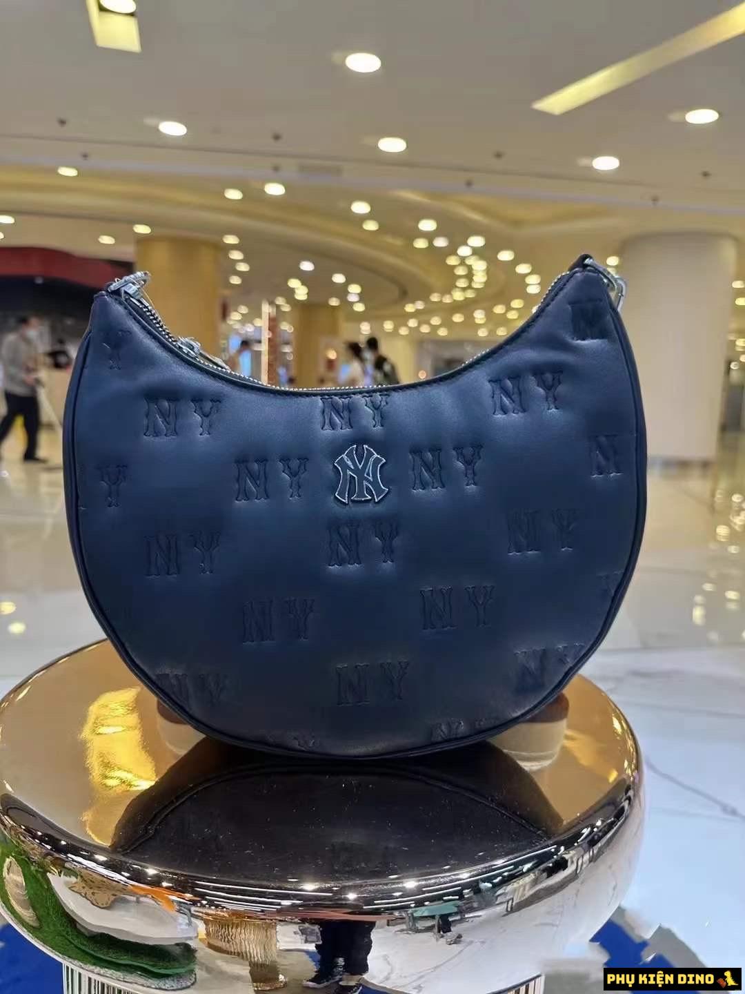 Túi MLB Classic Monogram Embo Cross Type Boho 3 Túi Đeo Vai MLB Classic Monogram Embo Cross Type Boho New York Yankees Màu Đen