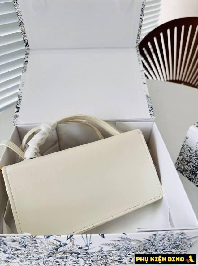 Túi Dior CD Mini Bag Black Calfskin Embossed 7 Túi Dior CD Mini Bag Trắng Vàng Calfskin Embossed