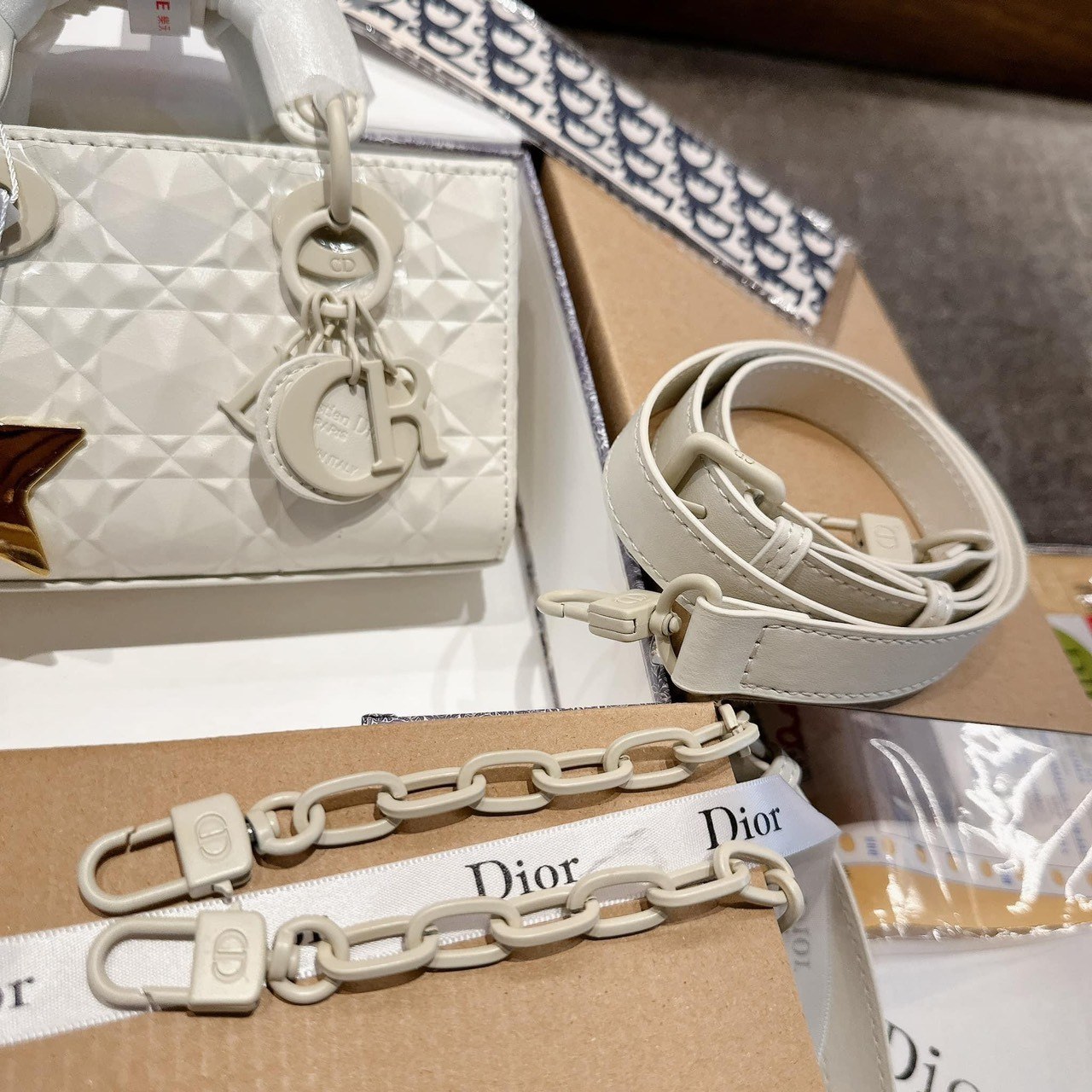 Túi Dior Medium Lady D-Joy Diamond Trắng Hồng Xám 13 Túi Dior Diamond Trắng Form Dài