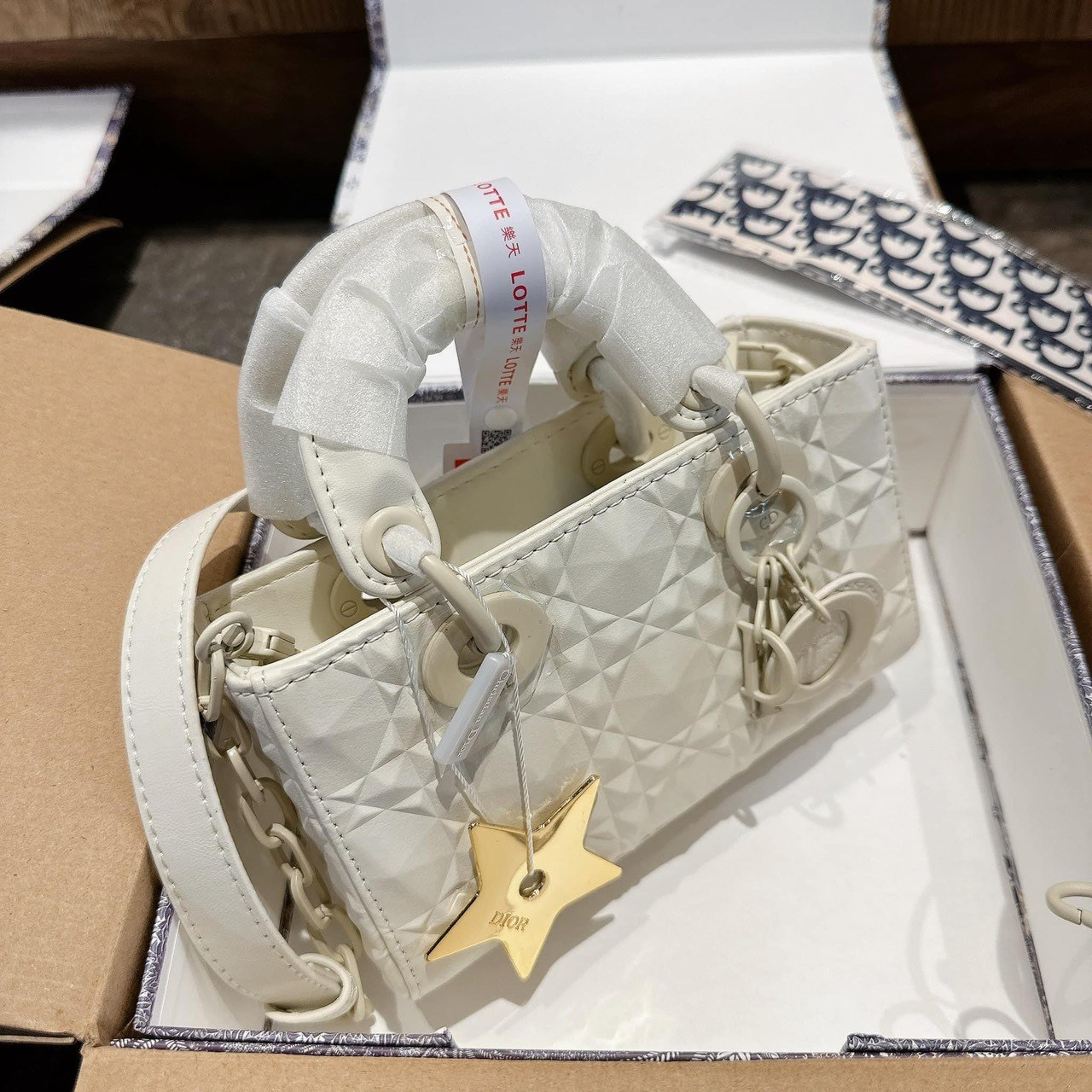 Túi Dior Medium Lady D-Joy Diamond Trắng Hồng Xám 10 Túi Dior Medium Lady D-Joy Bag Diamond White