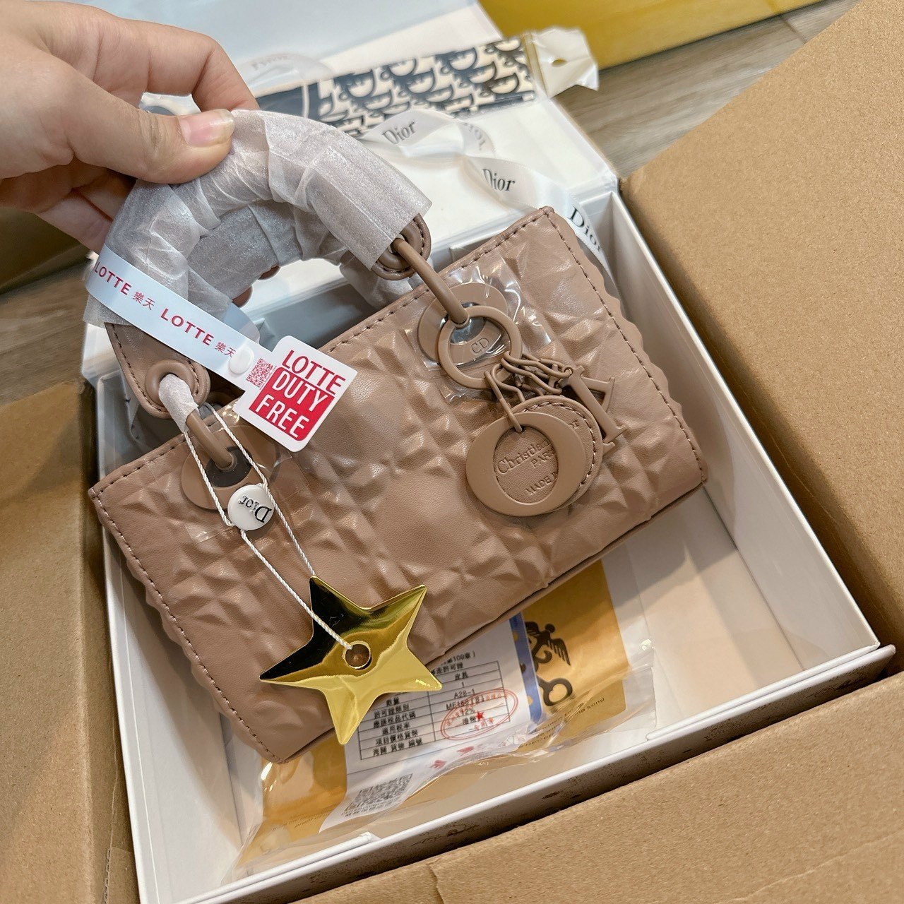 Túi Dior Medium Lady D-Joy Diamond Trắng Hồng Xám 4 Túi Lady Dior D-Joy Bag Rose Màu Hồng Đất