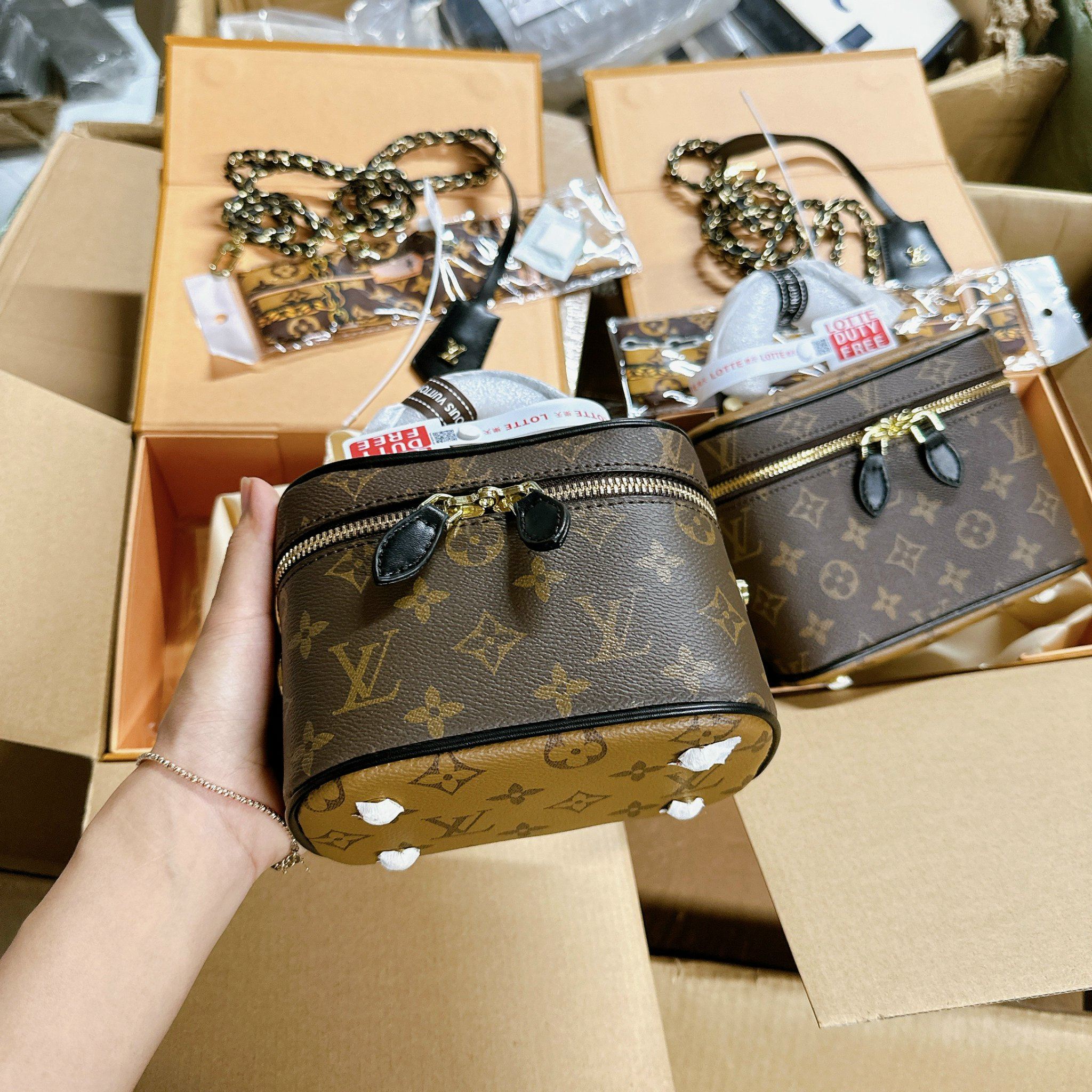 Túi Louis Vuitton Vanity PM Nâu Họa Tiết Monogram 4 Túi Louis Vuitton LV Màu Nâu Họa Tiết Monogram